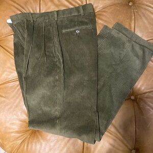 Lands End mens trousersrs. Corduroy. Olive Green
34 Regular